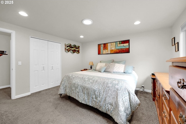 carpeted bedroom with recessed lighting, a closet, and baseboards