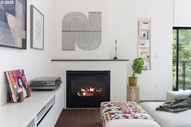 1507 SE 45th Ave Unit 308, Portland, OR 97215 - living room with a glass covered fireplace