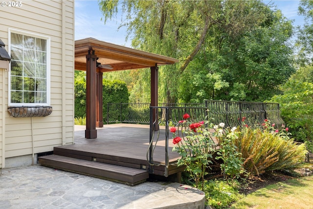 2103 N Teakwood St, Canby, OR 97013 - view of wooden terrace