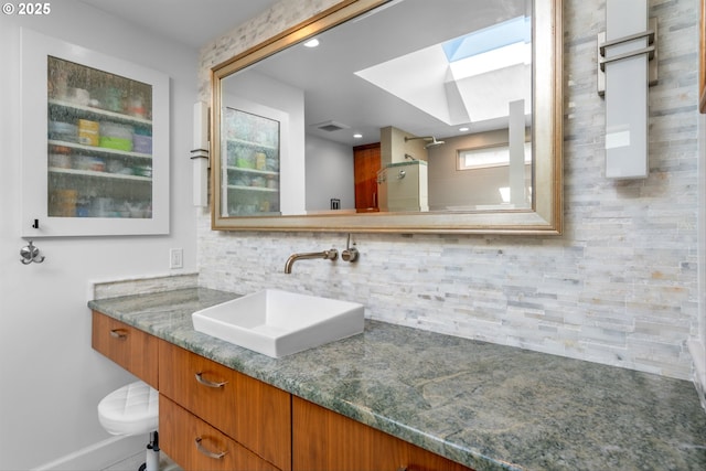 1433 SE 49th Ct, Hillsboro, OR 97123 - bedroom featuring baseboards, a textured ceiling, and dark wood-style floors
