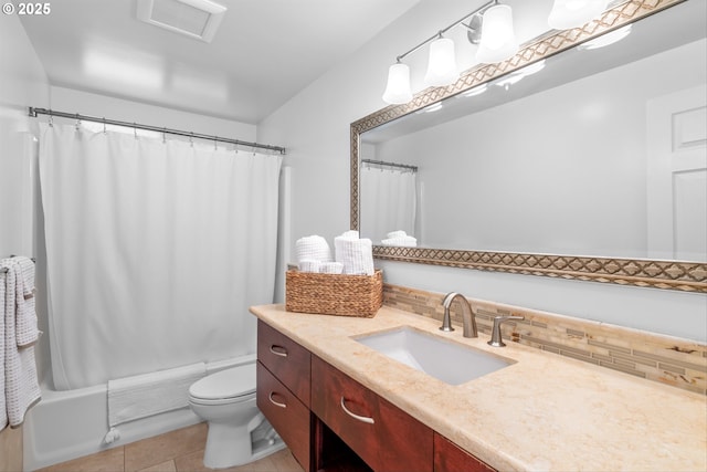 1433 SE 49th Ct, Hillsboro, OR 97123 - bathroom featuring recessed lighting and a tile shower