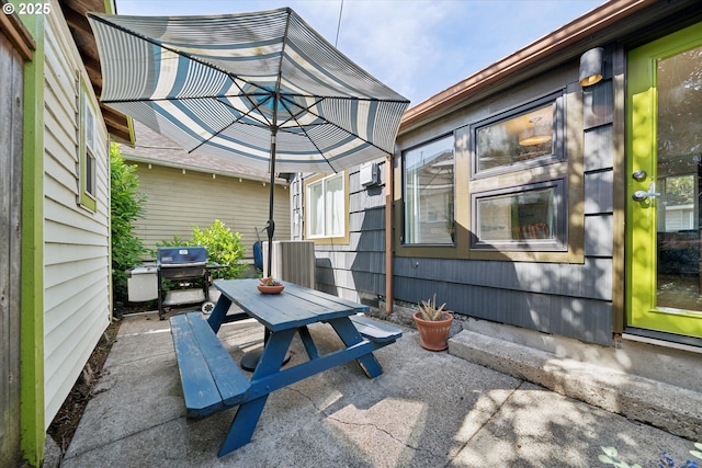 6035 NE 9th Ave, Portland, OR 97211 - view of patio with grilling area and outdoor dining area