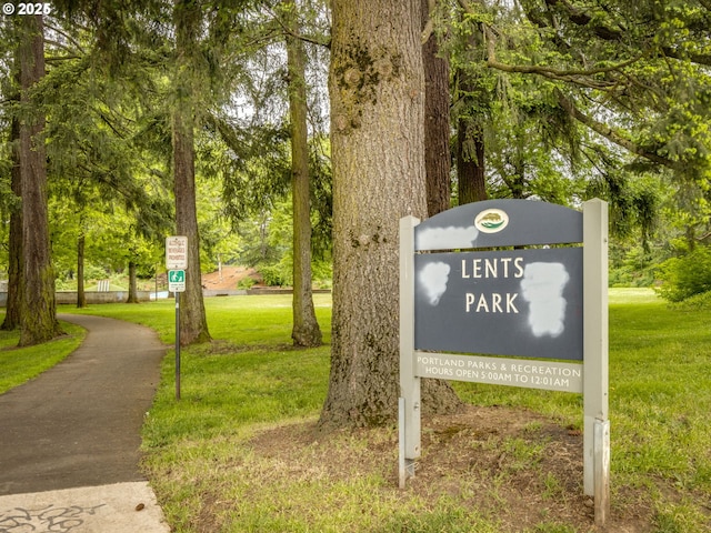 view of community featuring a lawn