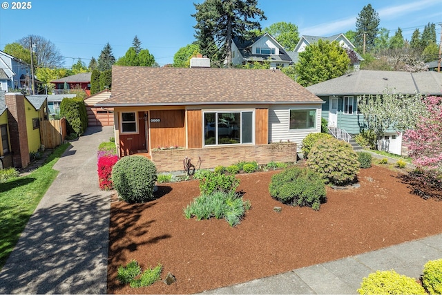 4133 SE Henderson St, Portland, OR 97202 - ranch-style home with a shingled roof and fence
