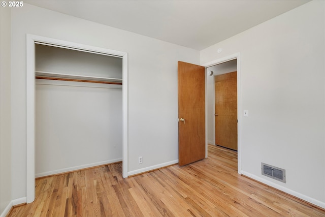 4133 SE Henderson St, Portland, OR 97202 - unfurnished bedroom with light wood-type flooring, baseboards, visible vents, and a closet