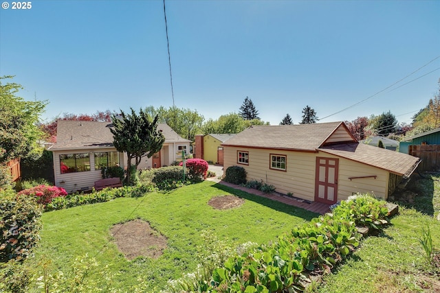 4133 SE Henderson St, Portland, OR 97202 - view of yard featuring fence and an outdoor structure