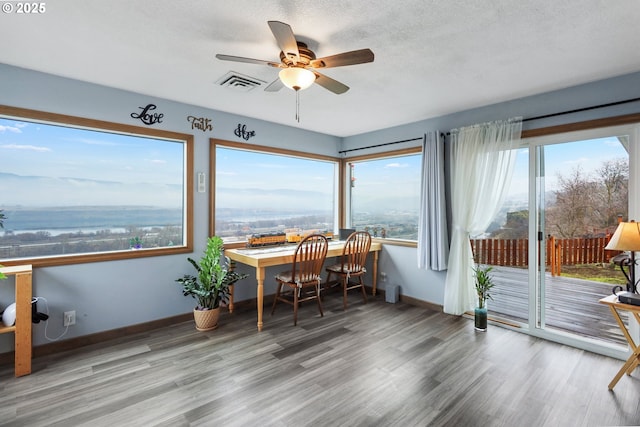 sunroom / solarium with ceiling fan