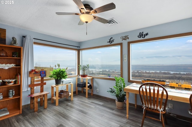 sunroom / solarium with ceiling fan