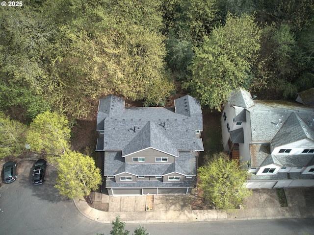 drone / aerial view featuring a view of trees