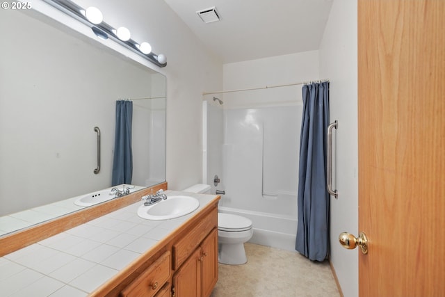 2305 Chickadee Ct, West Linn, OR 97068 - full bath with vanity, toilet, and shower / tub combo with curtain