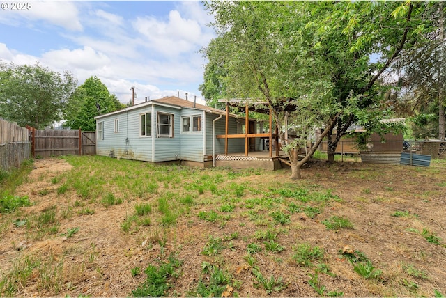 206 NE Laurel Ave, Myrtle Creek, OR 97457 - back of property with a fenced backyard
