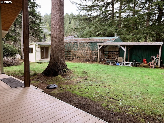 view of yard with an outdoor structure