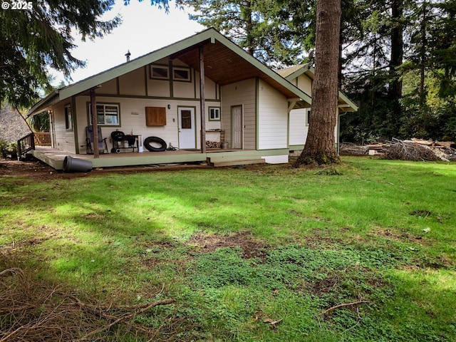 view of front of property with covered porch and a front lawn