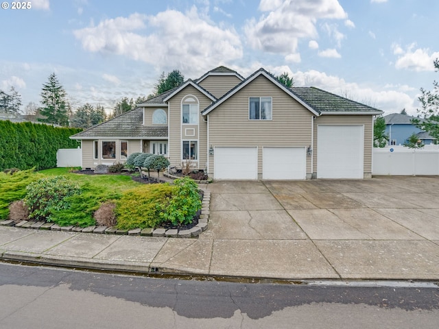 view of front property featuring a garage