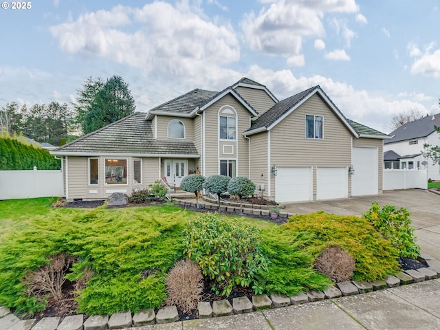 view of front property featuring a garage