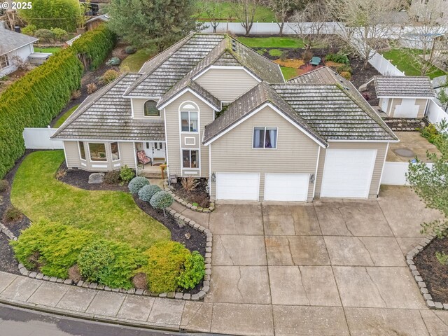 view of front of property with a front lawn