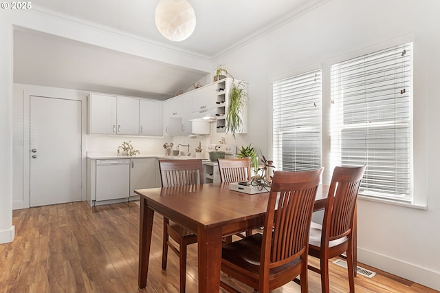 927 N Baldwin St, Portland, OR 97217 - dining room with light wood-style floors, lofted ceiling, ornamental molding, and baseboards