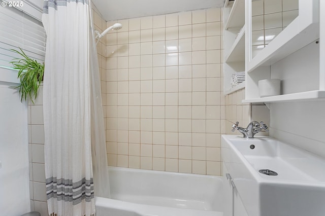 927 N Baldwin St, Portland, OR 97217 - full bathroom featuring shower / bath combo with shower curtain and vanity