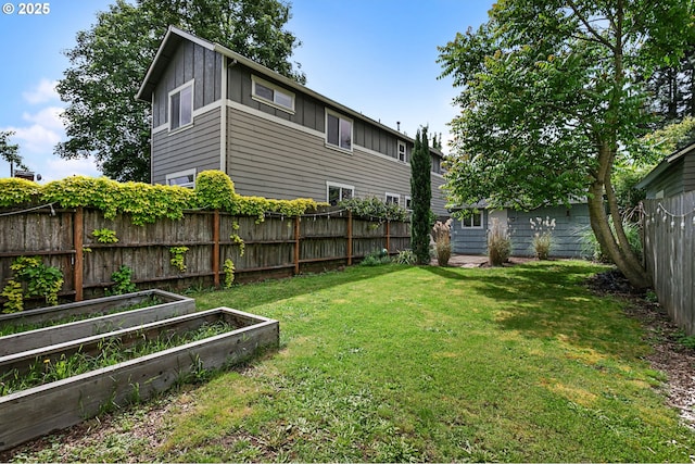 927 N Baldwin St, Portland, OR 97217 - view of yard featuring a vegetable garden