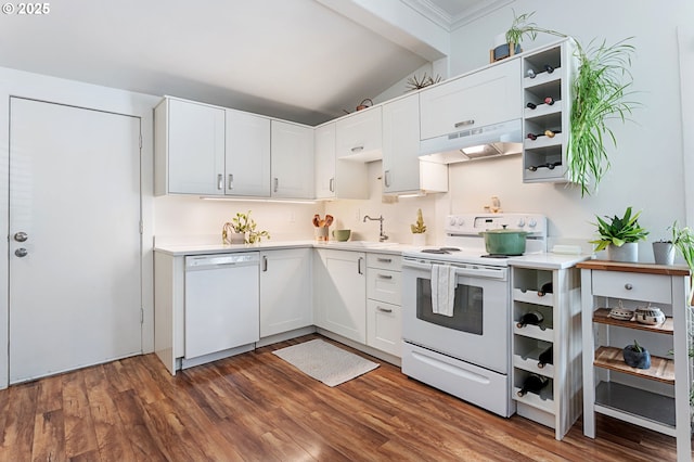 927 N Baldwin St, Portland, OR 97217 - kitchen featuring white appliances, under cabinet range hood, light countertops, lofted ceiling, and crown molding