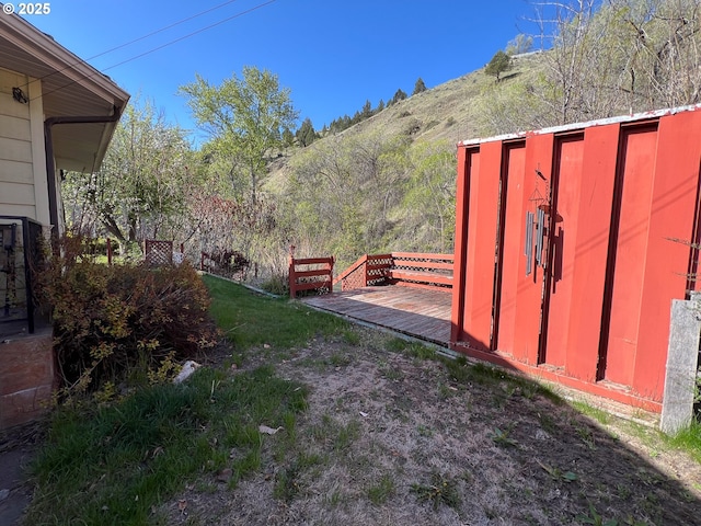 413 SW Brent Dr, John Day, OR 97845 - view of yard with a deck