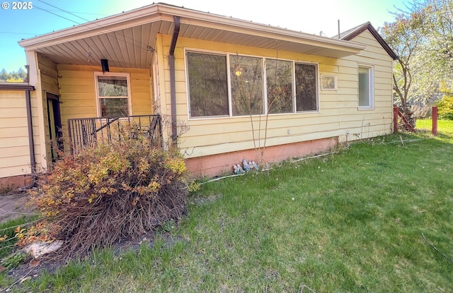 413 SW Brent Dr, John Day, OR 97845 - view of side of property featuring a yard