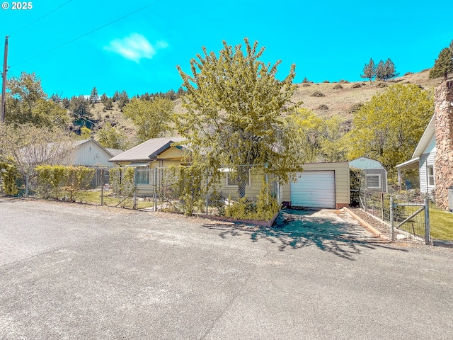 413 SW Brent Dr, John Day, OR 97845 - view of front of house featuring fence and a garage
