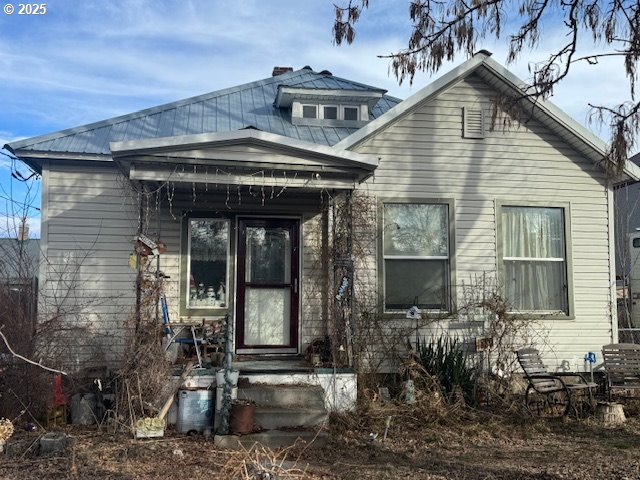 view of front of home featuring metal roof