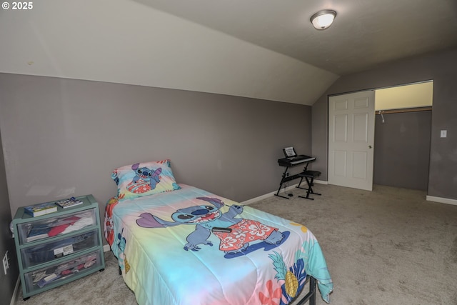 356 Wild Fern Dr, Winchester, OR 97495 - bedroom with vaulted ceiling, carpet flooring, and baseboards