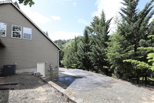 356 Wild Fern Dr, Winchester, OR 97495 - view of side of home with central air condition unit