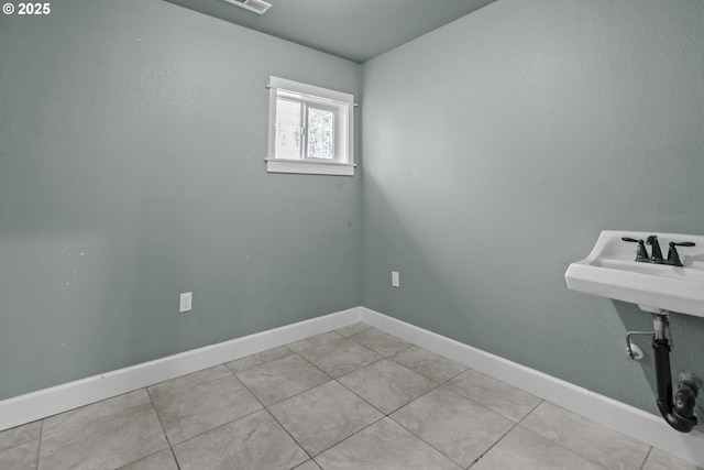 unfurnished room with light tile patterned flooring