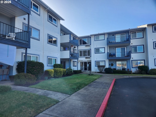 950 Evergreen Rd Unit 109, Woodburn, OR 97071 - view of apartment building / complex
