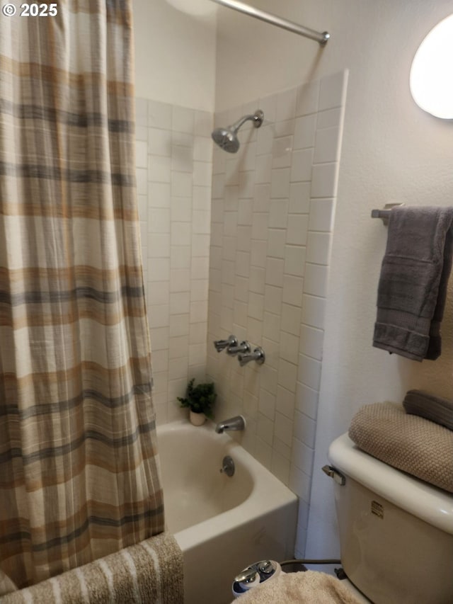 950 Evergreen Rd Unit 109, Woodburn, OR 97071 - bathroom featuring shower / bath combo with shower curtain and toilet