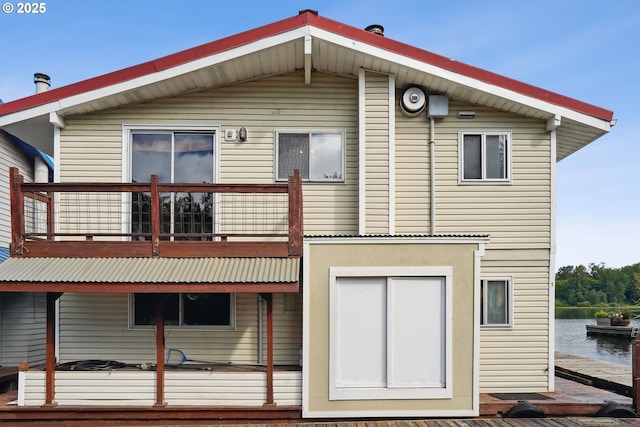 6901 SE Oaks Park Way Unit 1, Portland, OR 97202 - back of property with a balcony and a water view