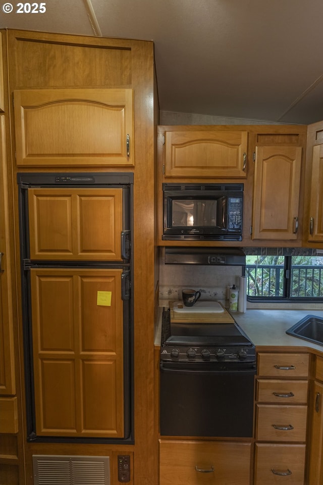 24706 NE Columbia Tie Rd Unit 41/21, Amboy, WA 98601 - kitchen with light countertops, visible vents, a sink, and black appliances