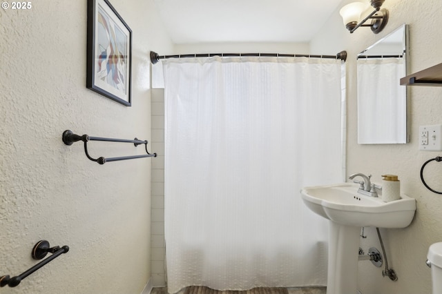 545 N St, Castle Rock, WA 98611 - bathroom featuring toilet, shower / bath combination with curtain, and a textured wall