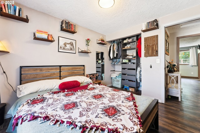 8312 SW Tygh Loop, Tualatin, OR 97062 - bedroom with wood finished floors, a textured ceiling, a closet, and baseboards