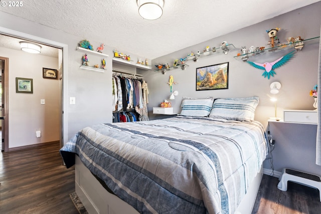 8312 SW Tygh Loop, Tualatin, OR 97062 - bedroom featuring dark wood-style floors, a closet, baseboards, and a textured ceiling