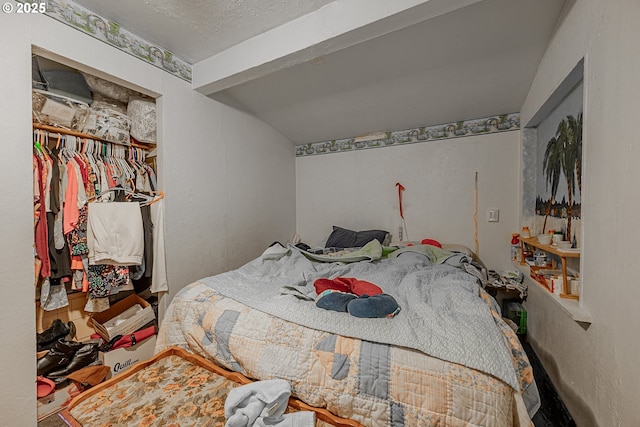 1446 N Collier St, Coquille, OR 97423 - bedroom with a closet
