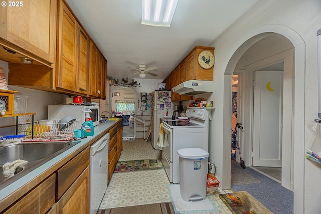 1446 N Collier St, Coquille, OR 97423 - kitchen with white appliances, arched walkways, under cabinet range hood, and ceiling fan