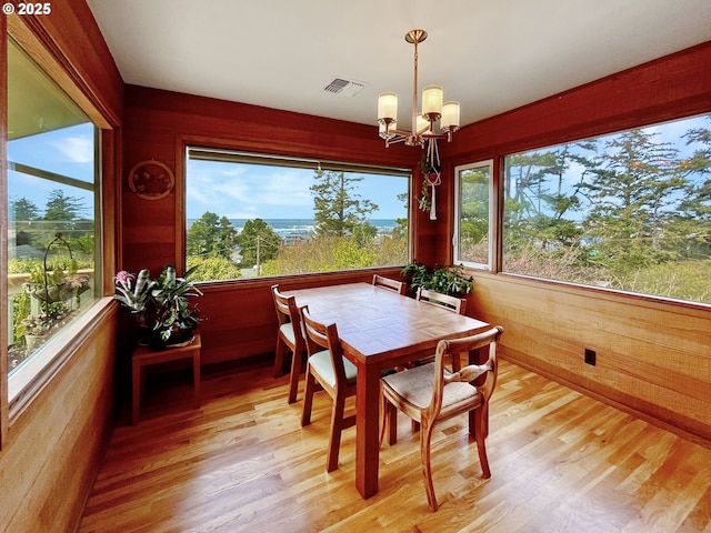 sunroom / solarium featuring visible vents and a notable chandelier