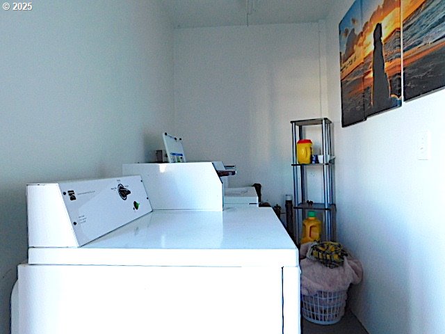 washroom featuring washer and clothes dryer