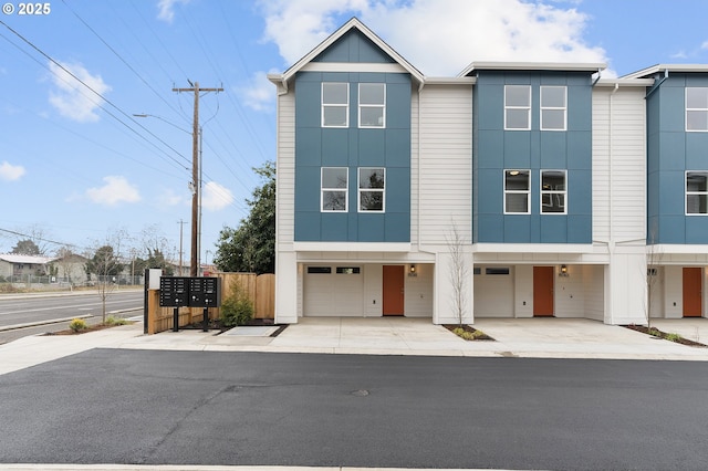 view of front of property featuring a garage and driveway