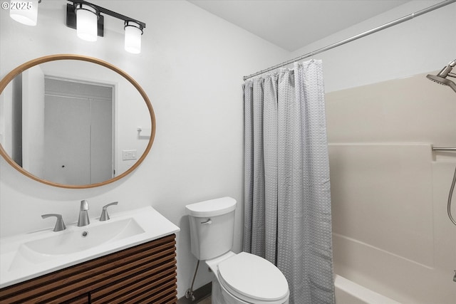 86 Kingsgate Rd Unit D204, Lake Oswego, OR 97035 - full bathroom with toilet, vanity, and shower / bathtub combination with curtain