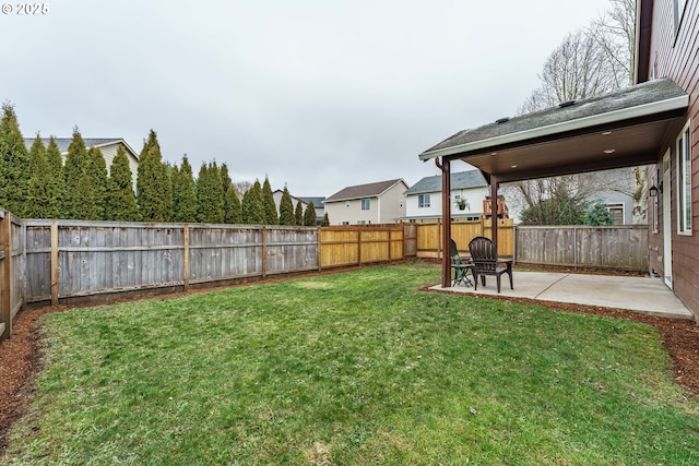 view of yard featuring a patio area