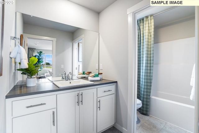 full bath featuring vanity, toilet, and shower / bath combo
