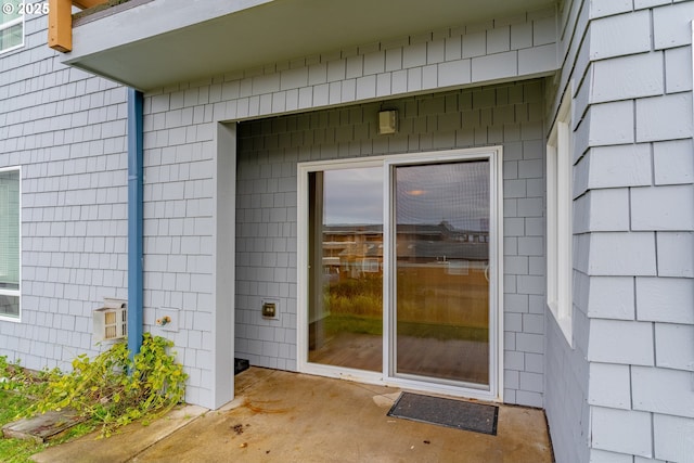 entrance to property featuring a patio area