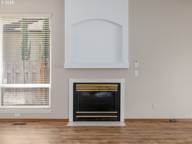 details with visible vents, baseboards, and wood finished floors