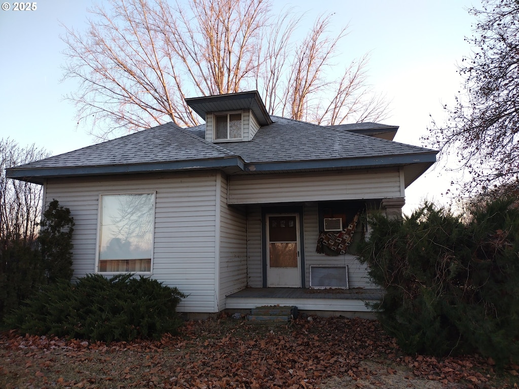 view of front facade featuring a porch