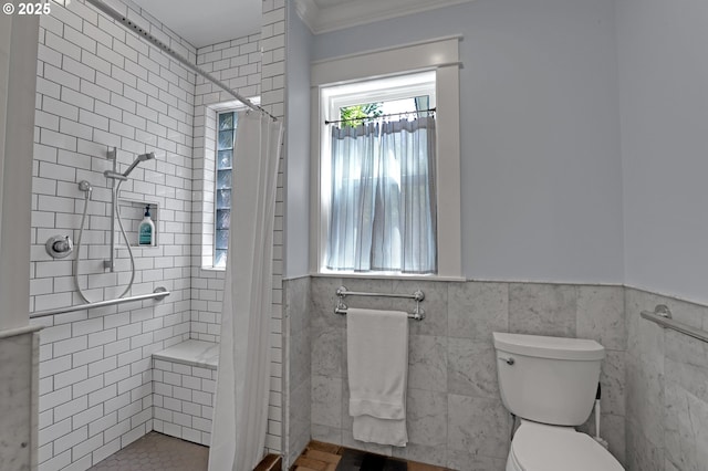 803 NE Laurelhurst Pl, Portland, OR 97232 - full bath featuring a tile shower, tile walls, toilet, ornamental molding, and wainscoting